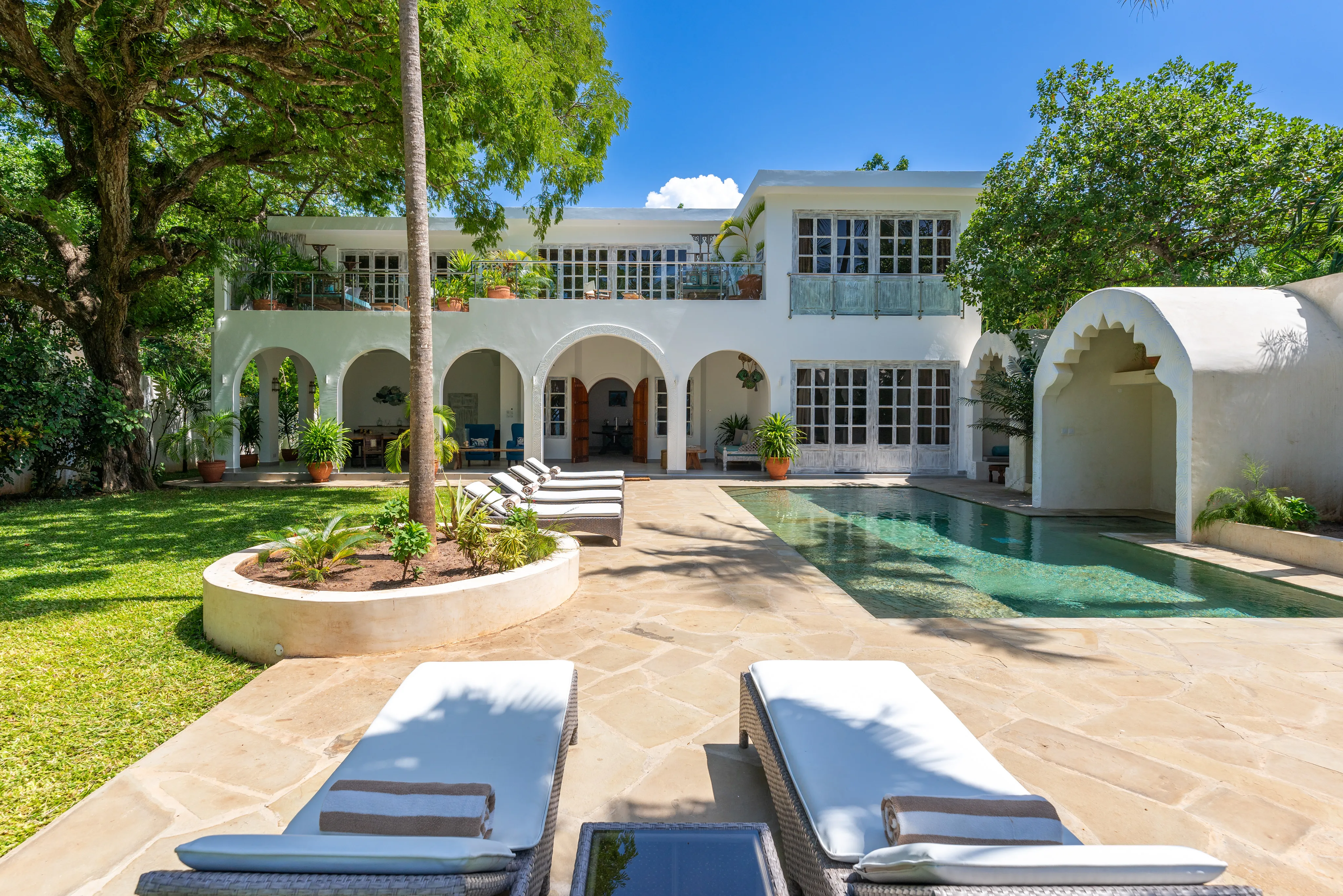 6-BR Beachfront Luxury Villa